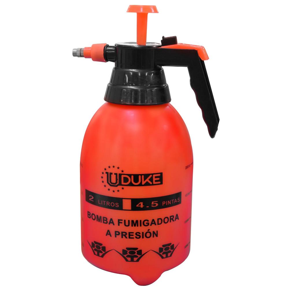 Aspersora fumigadora manual de 2 litros con boquilla regulable de latón, bomba de alta presión y cuerpo de polietileno translúcido, ideal para plaguicidas y fungicidas.