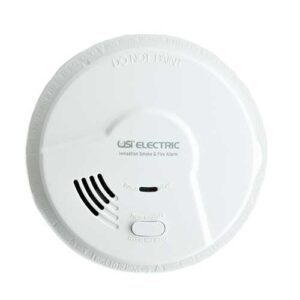 Sensor de humo de batería con alarma sonora y luz indicadora para seguridad en interiores.
